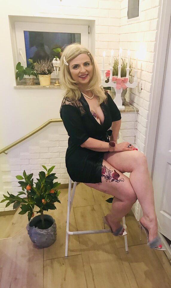173038C0-C824-4A6D-97FF-963EE0C86246.jpeg - LadyLaura44
