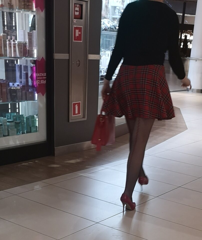 IMG_20221105_183529_edit_177405013004179.jpg - iPantyhose