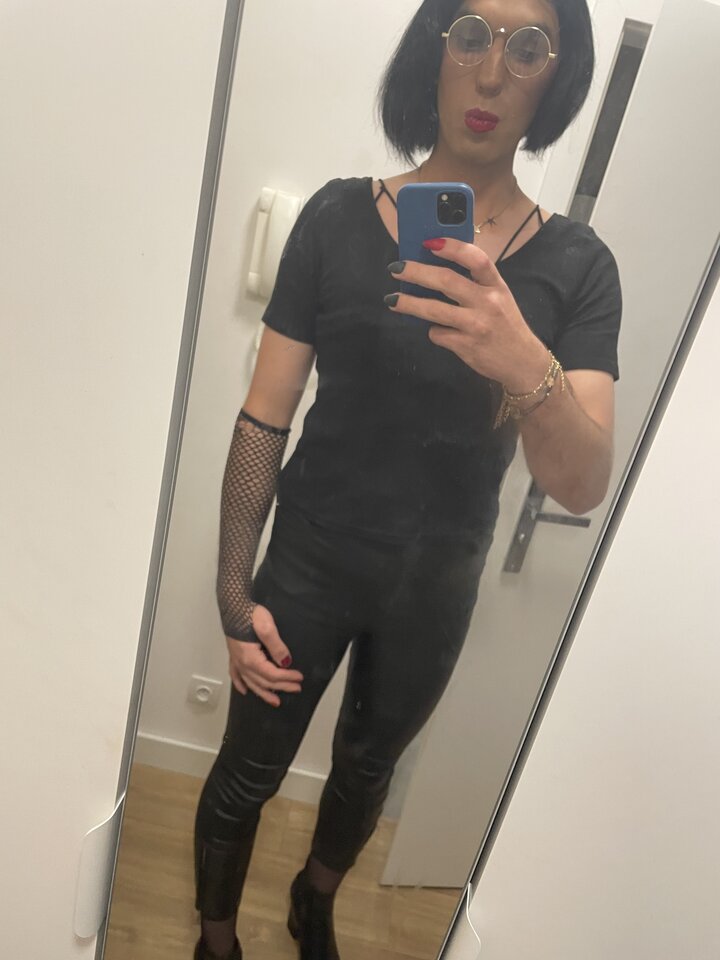 I co siedzie sama 👃i nudzę się ktoś coś ?😭 - aduska12