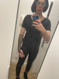 I co siedzie sama 👃i nudzę się ktoś coś ?😭