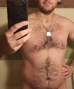 Screenshot_20220624-224834_Grindr.jpg