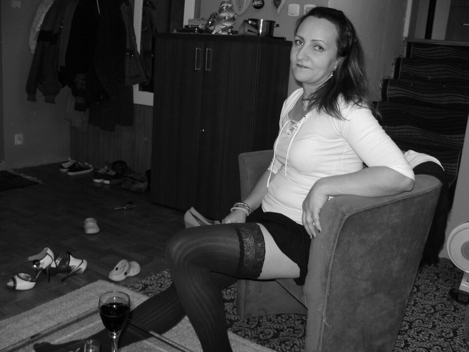 attach.jpg - nakedgirl