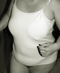 mamusia ściągnij koszulkę 