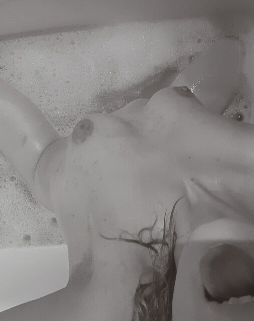 20221226_012750.jpg - Karolinkax69