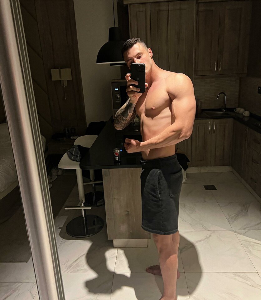 RDT_20221207_003254168210547179421759.jpg - Rog4cz