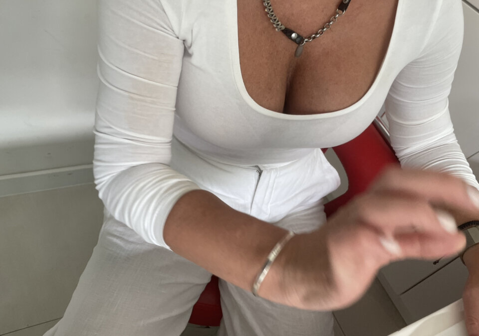 1C622268-5422-4C3C-889D-A7356EF26CD8.jpeg - SwingersBeautyWawa