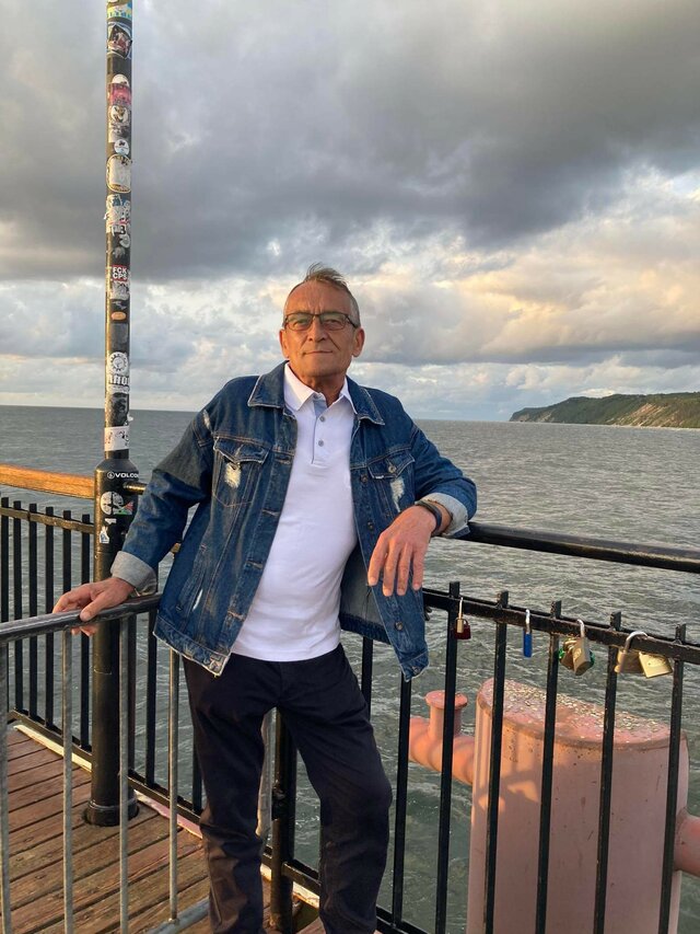 Miecio64
