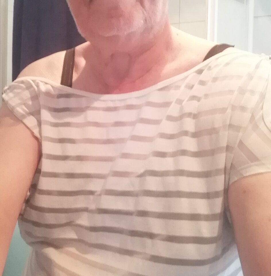 W staniku.... - Gregorja