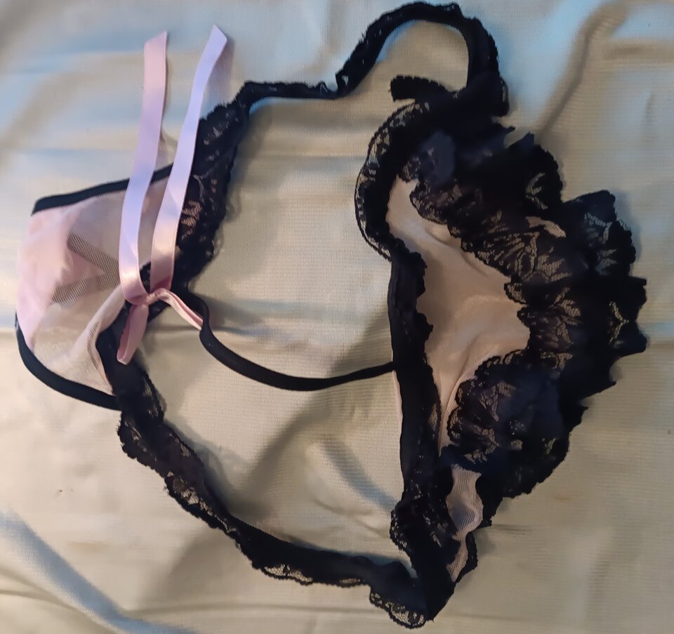 Mini stringi, są, a jakby ich nie było - Gregorja