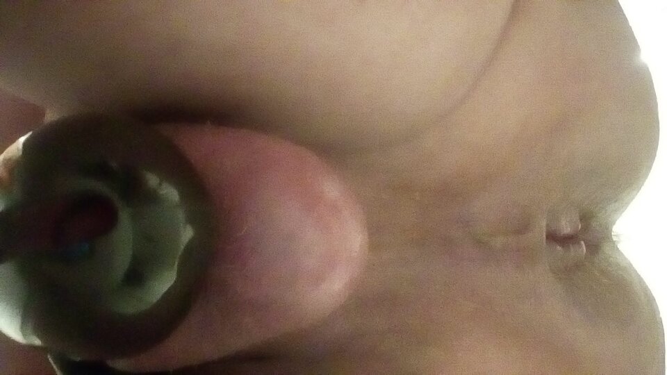 SissyBoy cwelik w klatce czystości na maluszku łechtaczce, i pokazuje dziurkę cipkę od spodu 21.01.2023 g.00.35.jpg - Wawa48