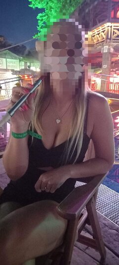 Majtki z dziurką, cycki na wierzchu to lecimy w miasto 