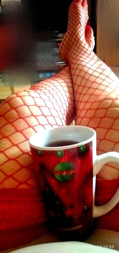 Relaks z herbatą malinową