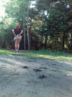 samotny spacerek w lasku