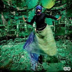 colourful_polish_mohair_burkas_dancing_breakdance_inside_tsherno