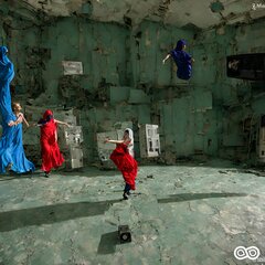 colourful_polish_mohair_burkas_dancing_breakdance_inside_Tsherno