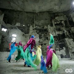 colourful_polish_mohair_burkas_dancing_breakdance_inside_Tsherno