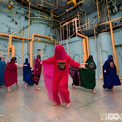 colourful_polish_mohair_burkas_dancing_breakdance_inside_Tsherno
