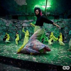 colourful_polish_mohair_burkas_dancing_breakdance_inside_Tsherno
