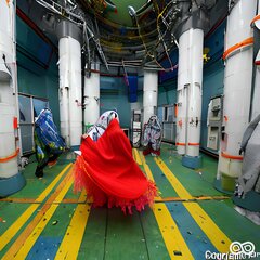 colourful_polish_mohair_burkas_dancing_breakdance_inside_Tsherno