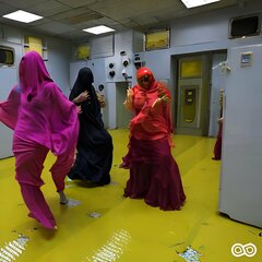 colourful_polish_mohair_burkas_dancing_breakdance_inside_Tsherno