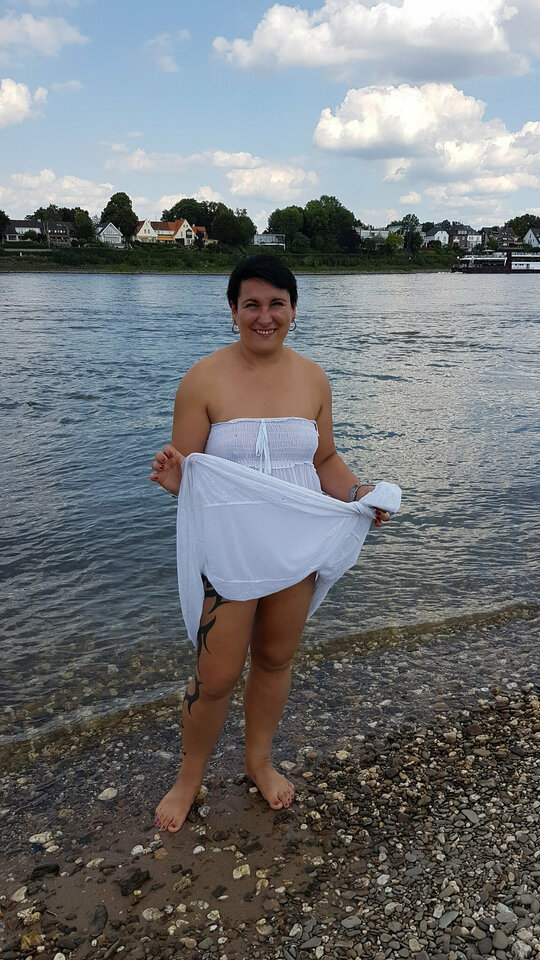 36887746012_d3b5d280cf_k.jpg - nakedgirl