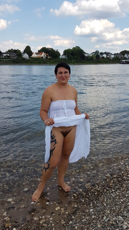 36870354806_6f15a7acb2_o.jpg - nakedgirl