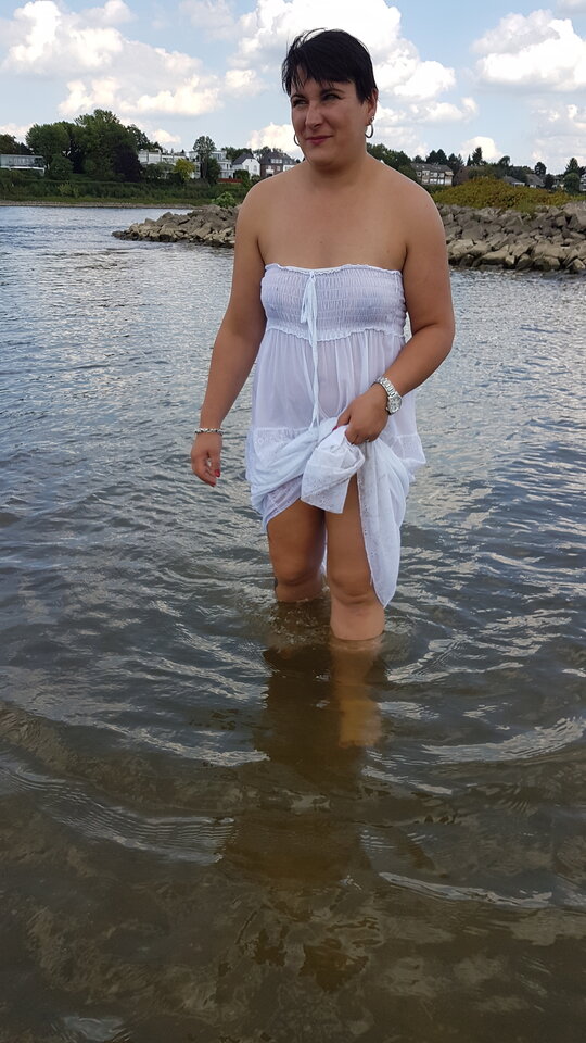 37058489575_f8e64f5dee_o.jpg - nakedgirl