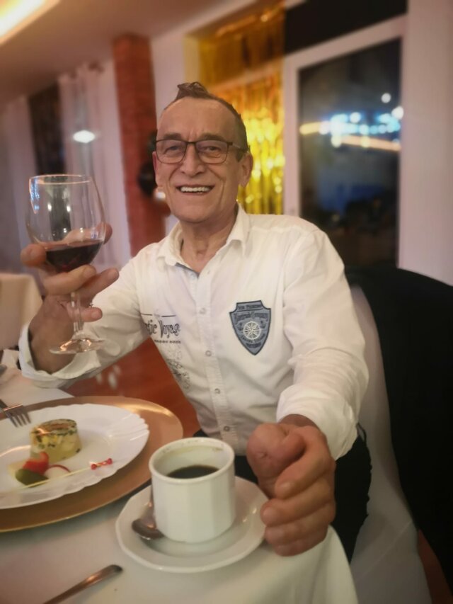 Miecio64