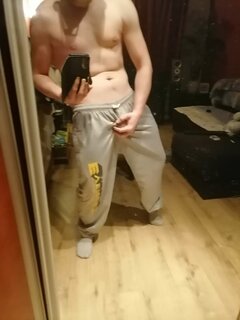 która chętna kleknac mrrr 