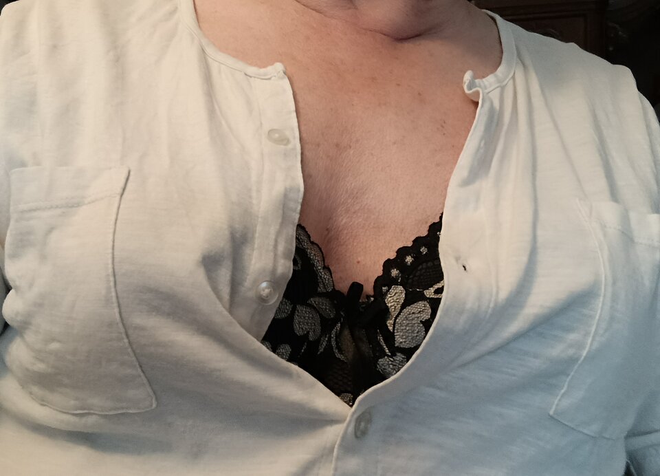 Z dekoltem przed wyjściem.... KTO dołączy? - Gregorja