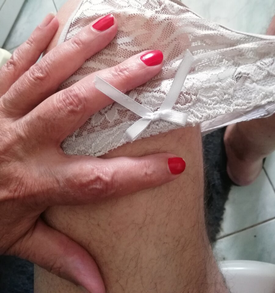 Te majteczki ubrać czy nie te... - Gregorja