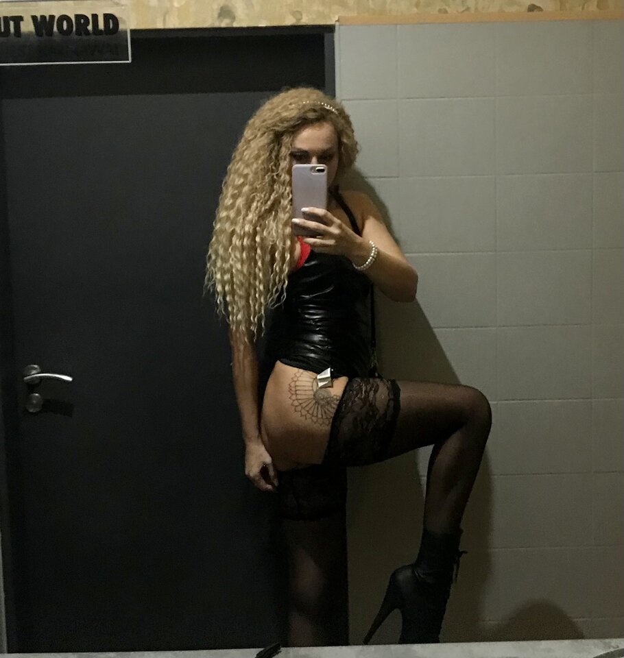 13D81DBF-AA6A-4345-9560-3D94007E8846.jpeg - YourBlackAngel