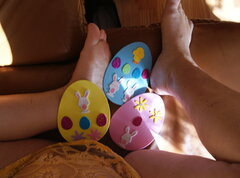 Ha ha ha Jaja między stopami