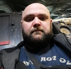 Skusi się jakaś Dojrzała kobietka na lizanie cipki?