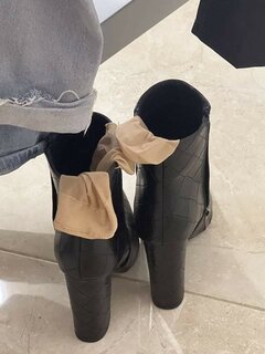 Po pracy zostawiła i poszła się kąpaćć..