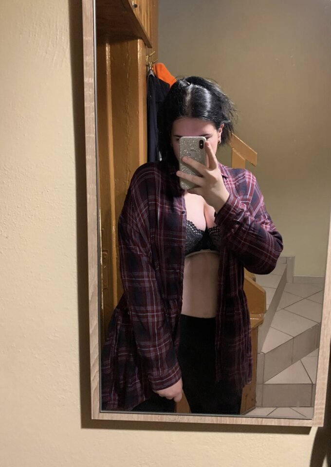 E8BB2B03-2820-4494-ACBA-F3EC3BF3B082.jpeg - sitlig