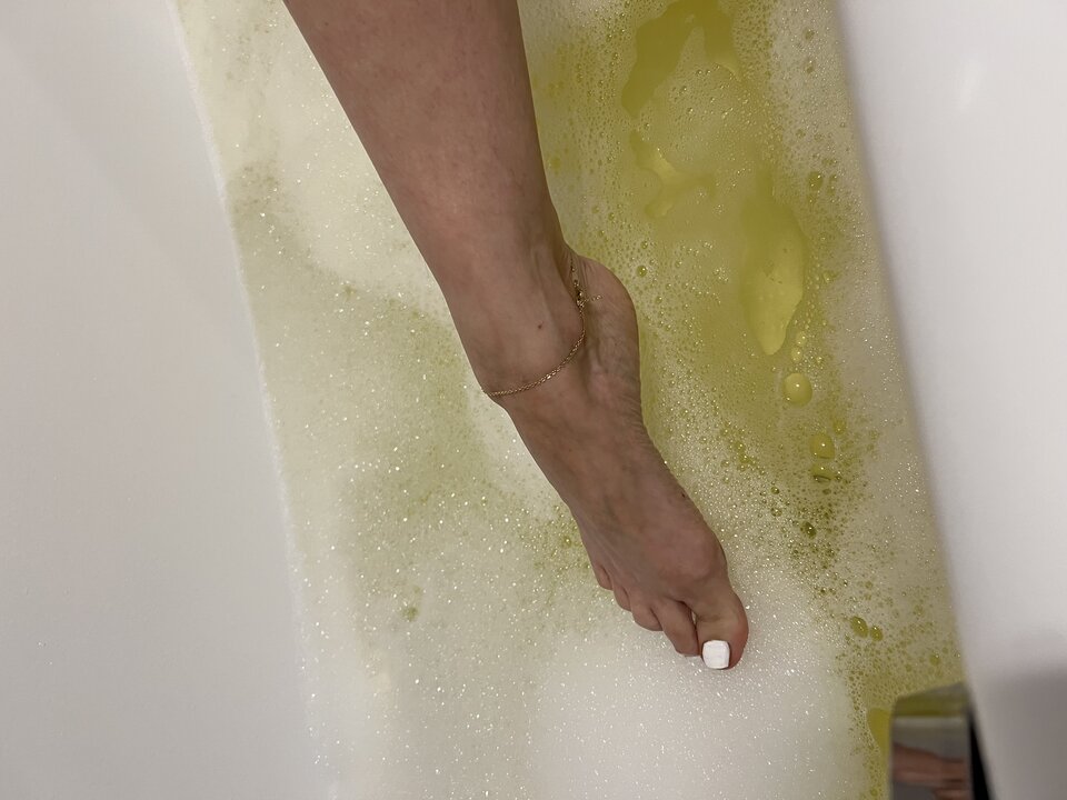 3B4D5E3E-5CEE-4D9B-8BB0-6F6B689487B4.jpeg - Feetporn