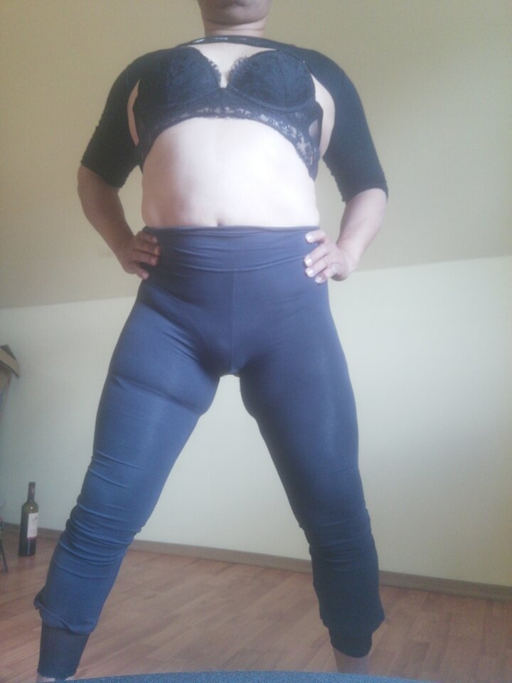 1682494402290710710083676912256.jpg - lickemydick