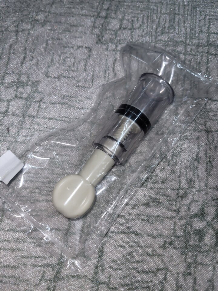 Pompka powiększająca sutki - HotStar69