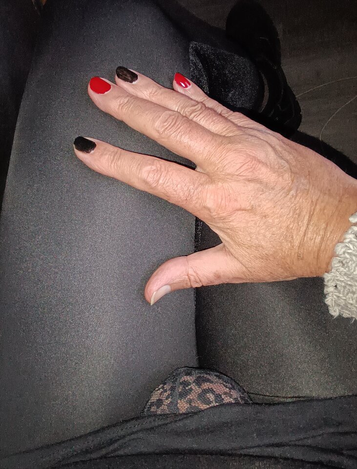 W legginsach i w krótkiej mini sukience... 😎 - Gregorja