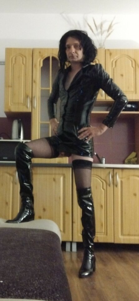 Lakierowana i posłuszna. Sprawdź, jak bardzo... - MajkaTVCD