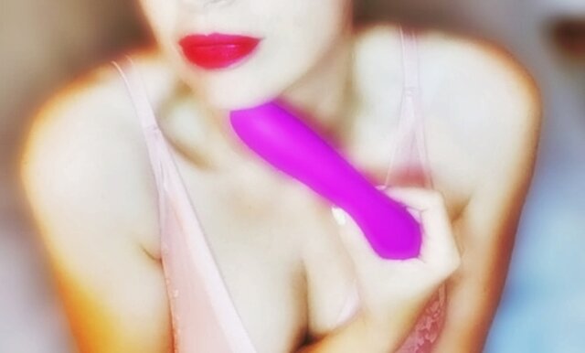 98879679.jpg - HotCot