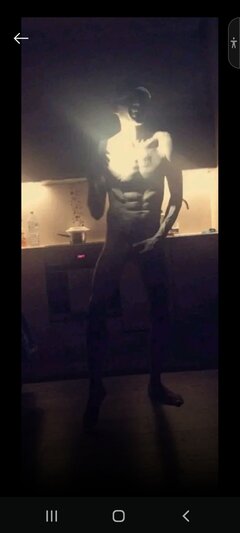 Screenshot_20230531_234454_Grindr.jpg