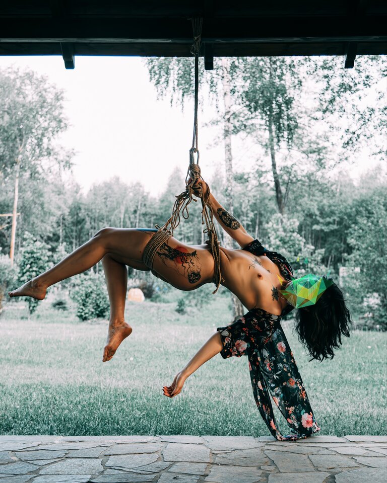 Shibari.jpeg - Parrots