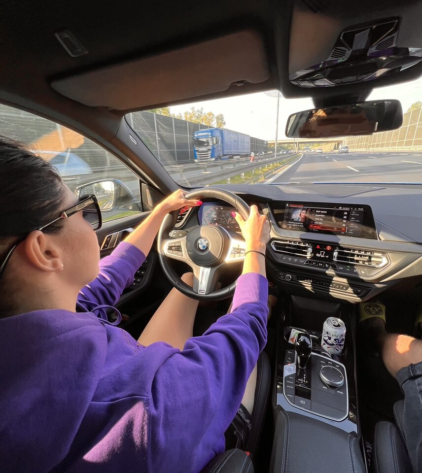 Zawsze najseksowniejsza, za kierownica tez… 🤷‍♂️ - travelovemy