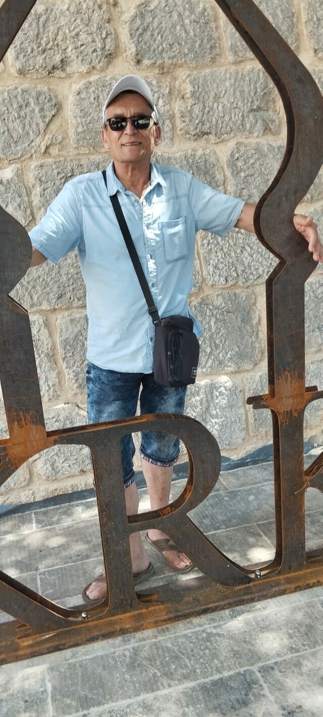 Miecio64