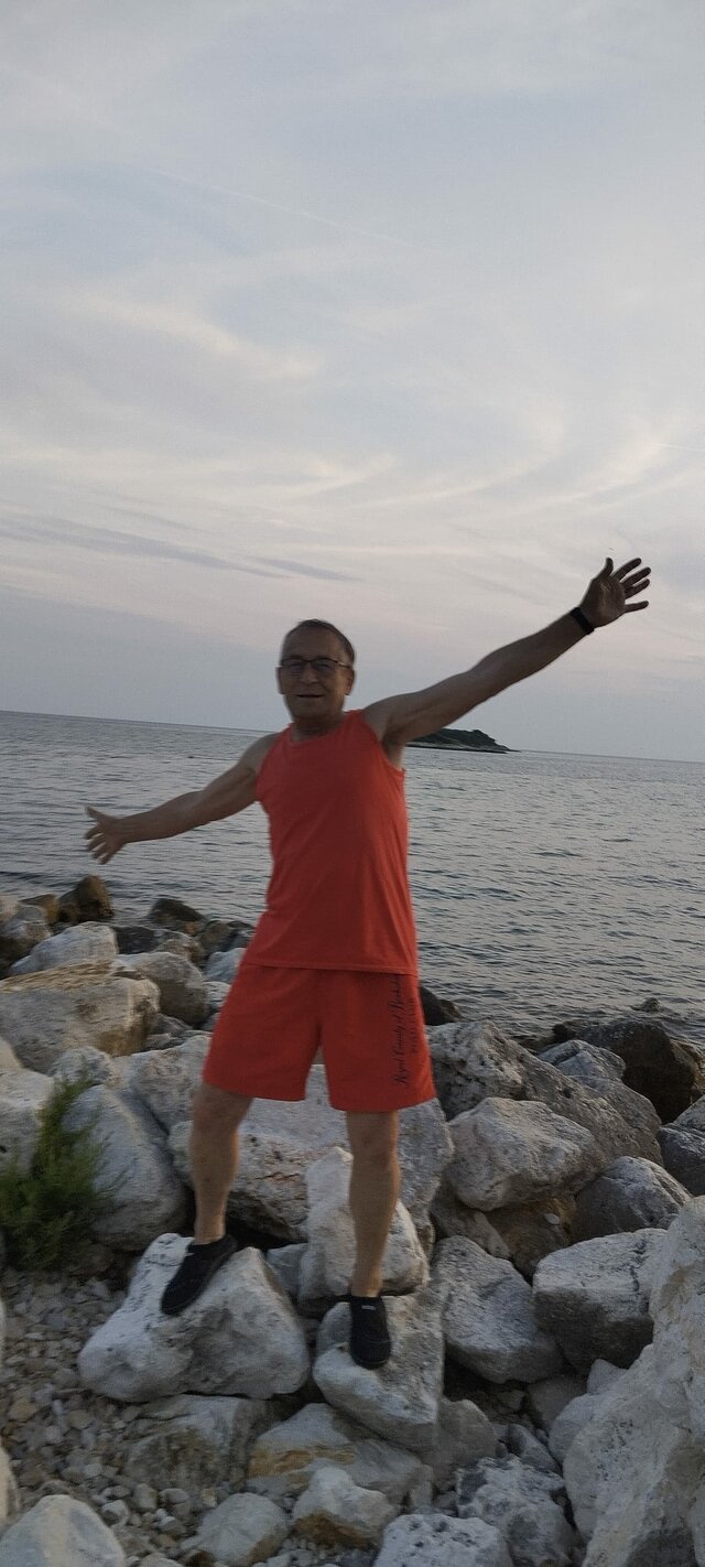 Miecio64