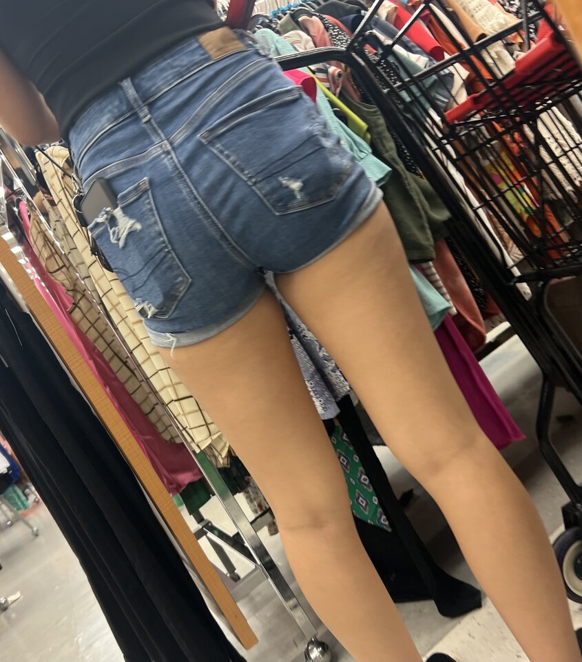 Młodziutka pupcia - Suirp