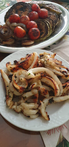 Sepia z warzywami z płyty 