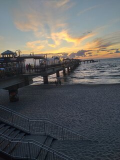 Marzę o rozkoszach na plaży przy zachodzie słońca...